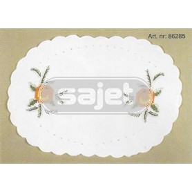 kruissteekkleedje dennentakken met oranje bessen, wit