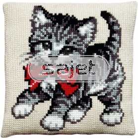 kruissteekkussen poes met rode strik