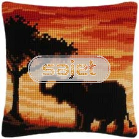 kruissteekkussen olifant bij zonsondergang