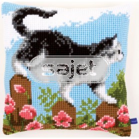 kruissteekkussen poes op verkenning