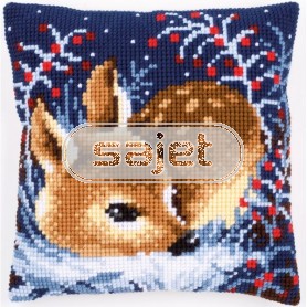 kruissteekkussen slapend hertje in de sneeuw