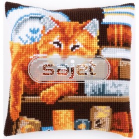 kruissteekkussen poes op de boekenplank