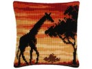 kruissteekkussen giraffe bij zonsondergang
