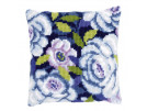 kruissteekkussen lavendelblauwe bloemen