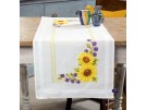 kruissteekloper zonnebloemen met blauwe druifjes, wit