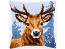 kruissteekkussen hert in wintersfeer
